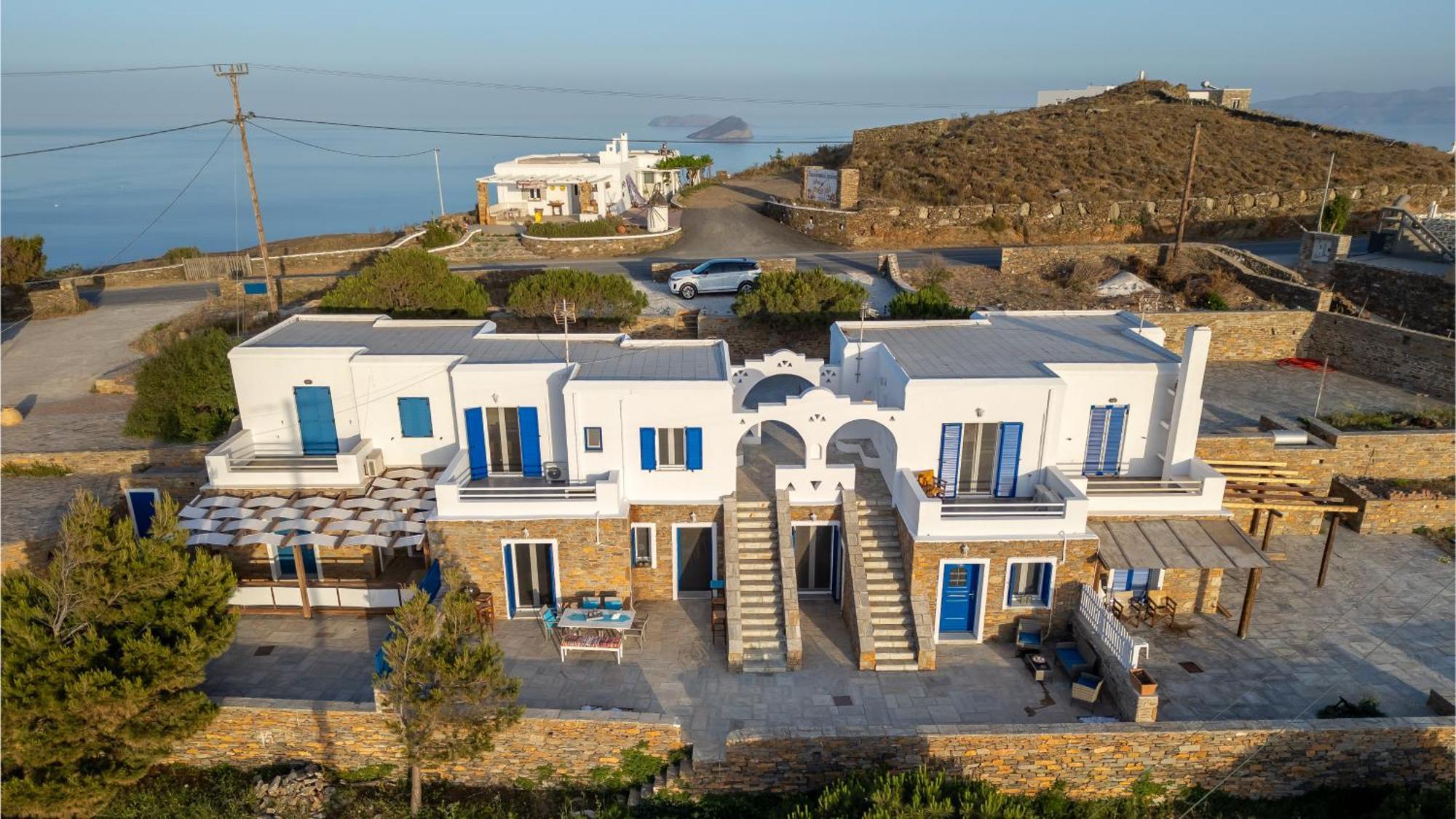 Crown Luxurious Residences, Kithnos
